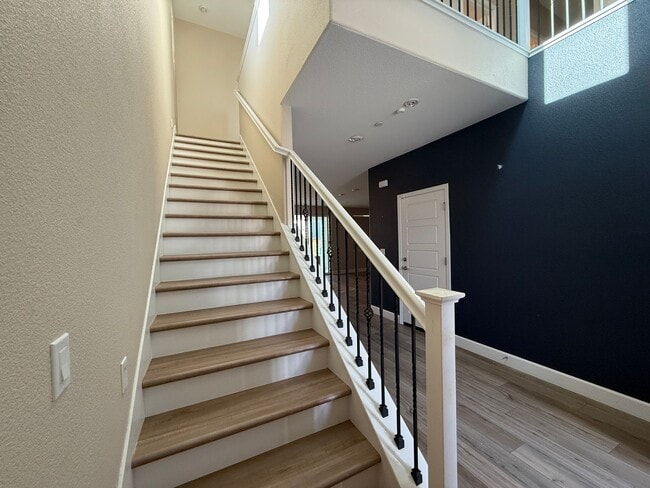 Building Photo - Newer Home in Tthe Northlake Community