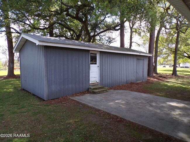 Building Photo - 208 Thoroughbred Dr
