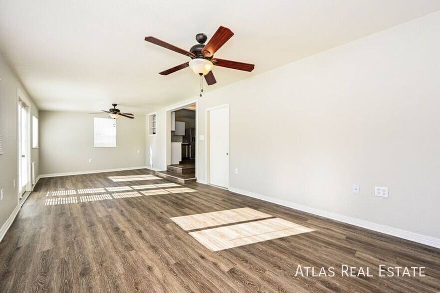 Building Photo - 15876 E Cornell Pl