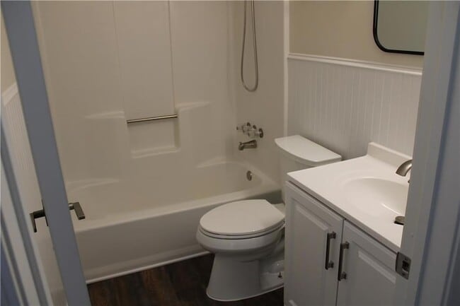 Building Photo - 211 Goshen Ln