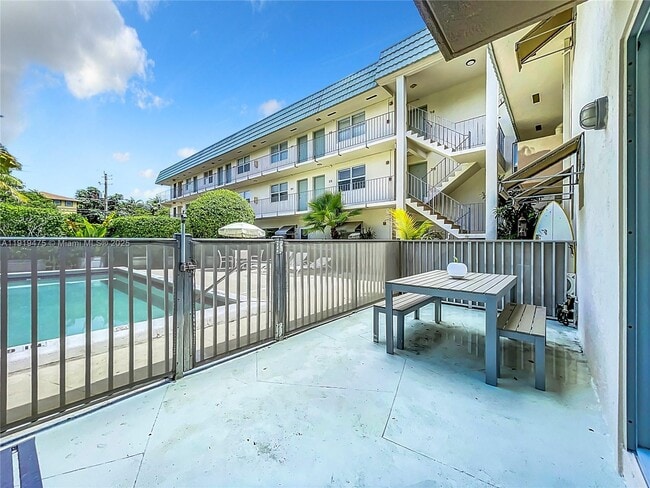 Building Photo - 651 NE 60th St