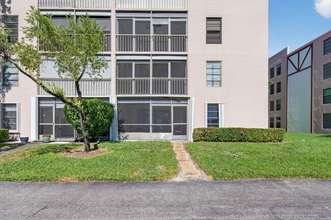 Building Photo - 7340 Amberly Ln