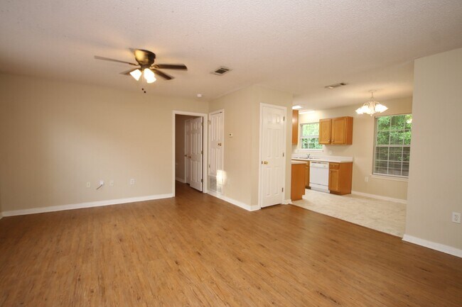 Building Photo - 3BR/2BA Home Near UWF – Wood-Look Flooring, Galley Kitchen, Pet Friendly!