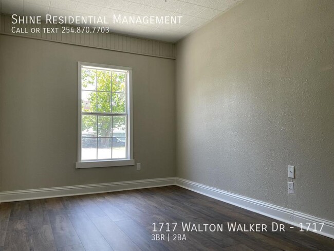 Building Photo - 1717 Walton Walker Dr