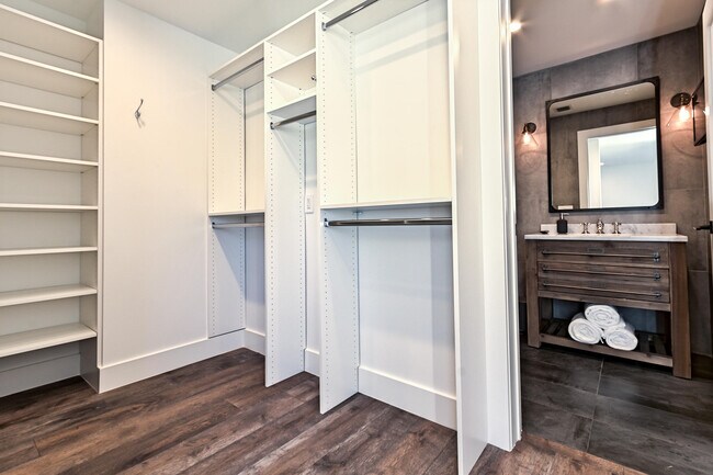 Building Photo - 1955 NE 4th St