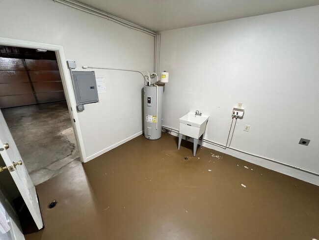 Building Photo - Johnson Duplex Apartments