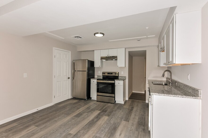 Building Photo - 8421 St Olaf Dr