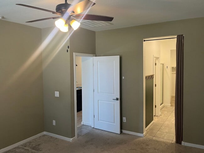 Building Photo - 14052 W Valentine St