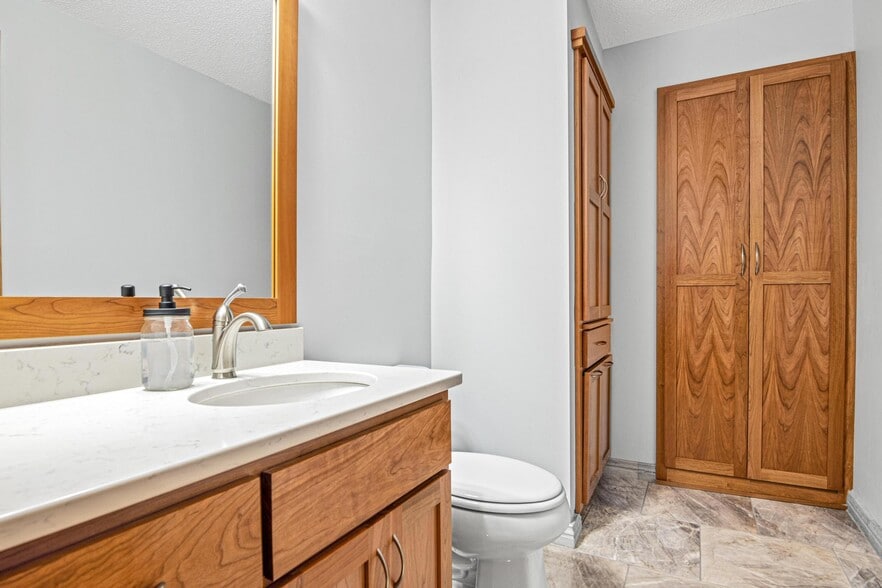 Building Photo - 168 6th St E