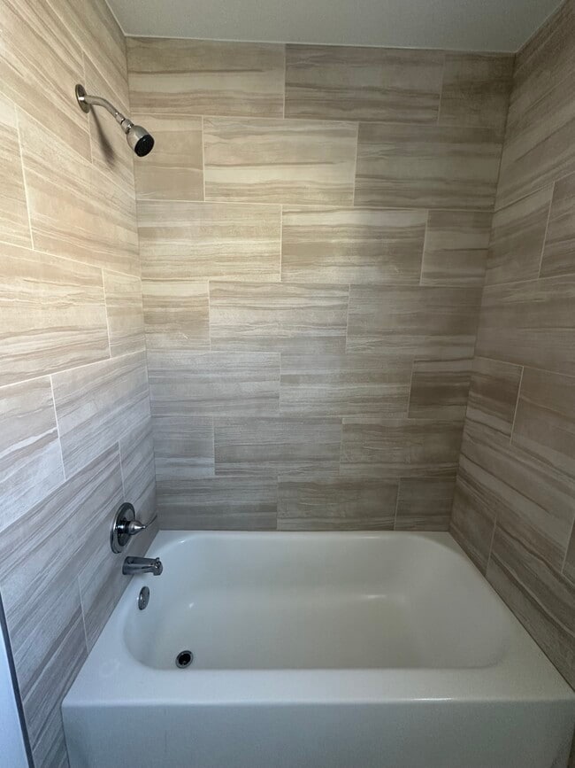 Building Photo - 8246 Keating Ave