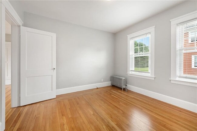 Building Photo - 113 Maple Ave