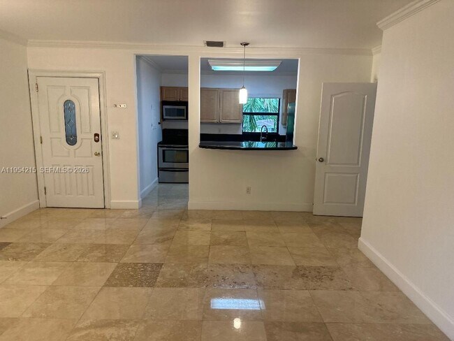 Building Photo - 32 Camden Dr