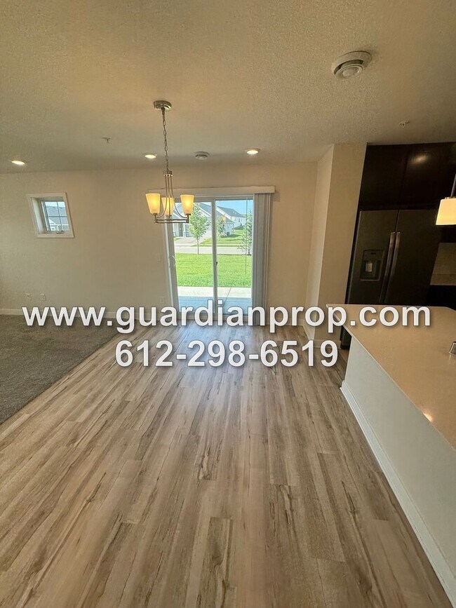 Building Photo - End Unit Townhouse Available Now, Open Floor Plan, Loft Area, Large Primary Suite, Side Patio