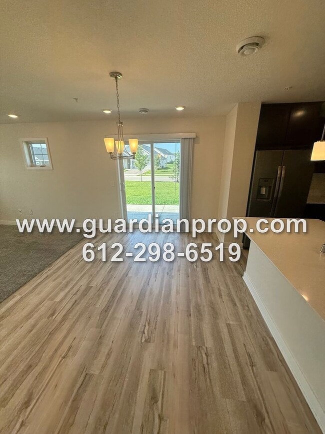 Building Photo - End Unit Townhouse Available Now, Open Floor Plan, Loft Area, Large Primary Suite, Side Patio, Pool