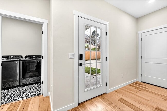 Building Photo - 1433 S Duncan Ave