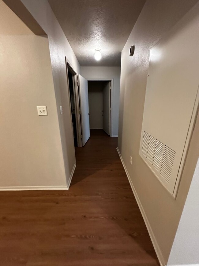Building Photo - Available Now! 1/1 Apartment - **HUD Accepted** (upstairs)