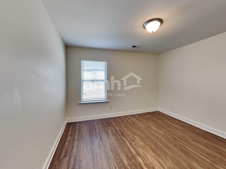 Building Photo - 3338 Okelly Dr