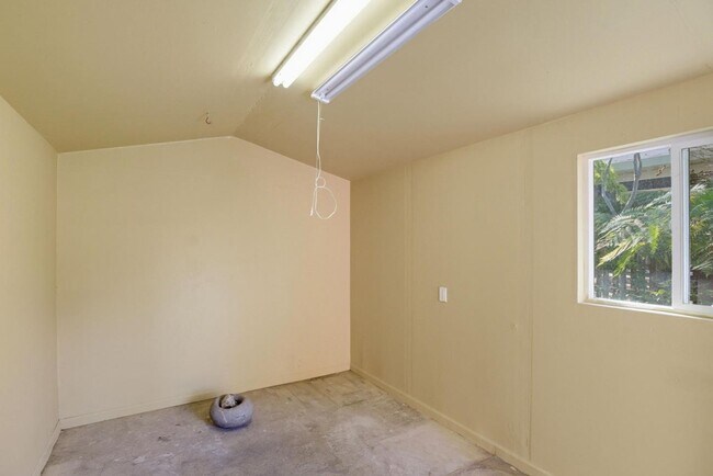 Building Photo - 659 Upton St