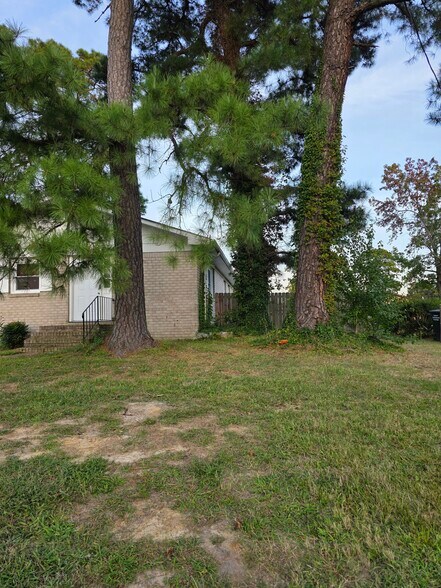 Building Photo - 1317 Roosevelt Blvd