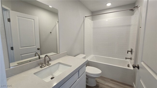 Building Photo - 988 Gearus Pl