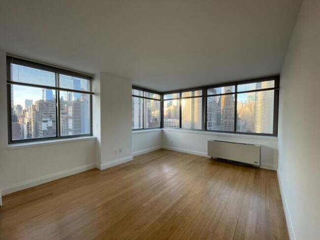 Building Photo - 1 bedroom in New York NY 10001