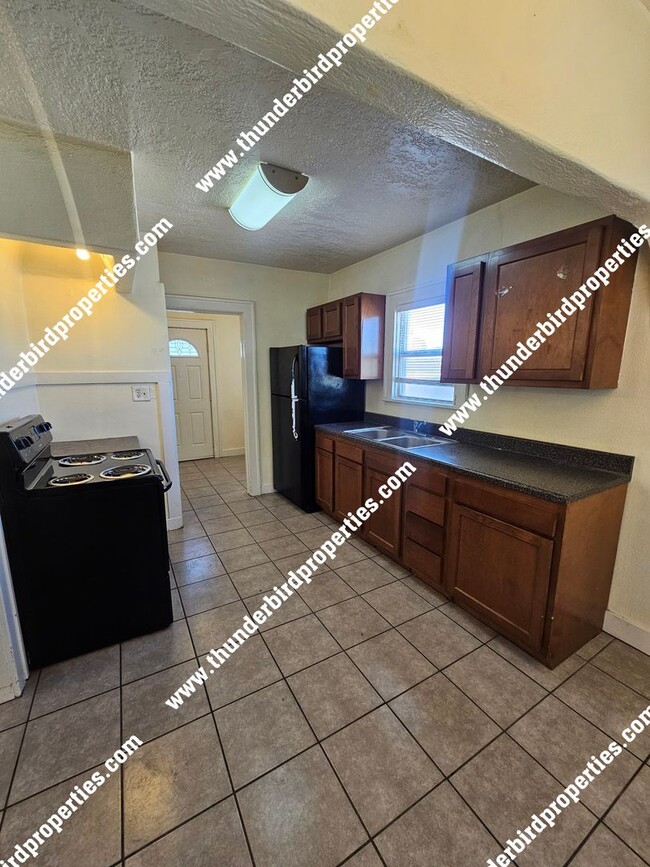 Building Photo - 1618 Coal Ave SE
