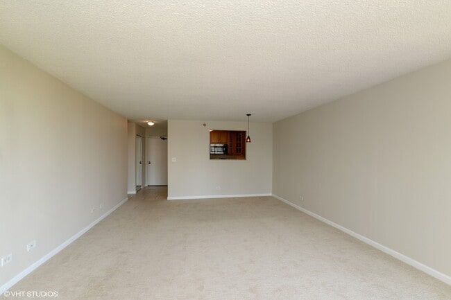 Building Photo - 33 W Delaware Pl