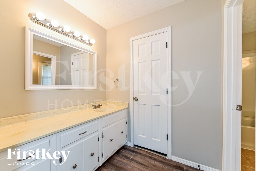 Building Photo - 2264 Country Club Dr SE