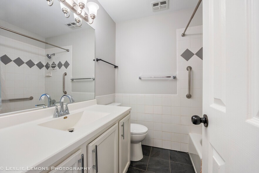 Building Photo - 6426 Taylor Dr