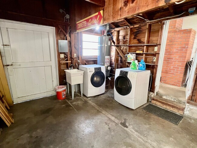 Building Photo - Charming Furnished Home in PG!