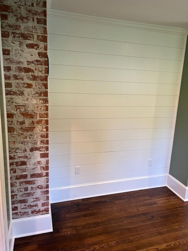 Building Photo - "Character Revived" Etowah Home and Guest House