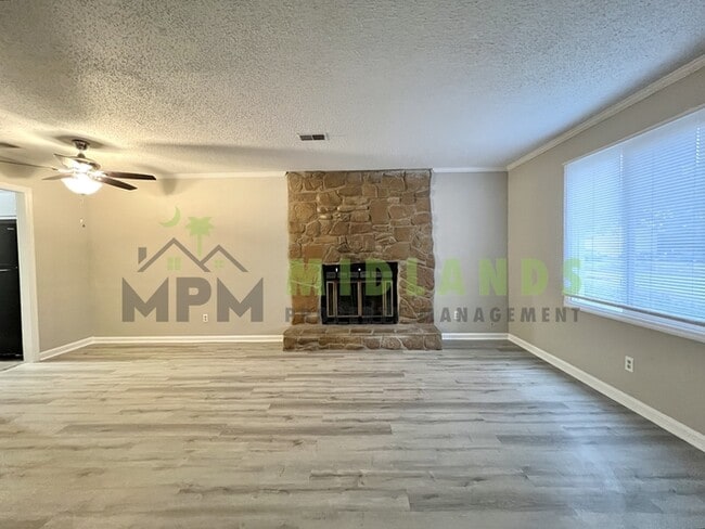 Building Photo - 204 S Cromwell St