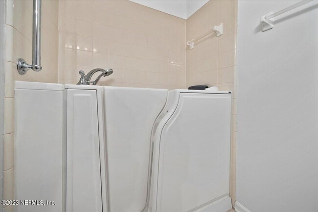 Building Photo - 122 Jardin De Mer Pl