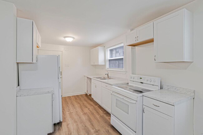 Building Photo - 1997-1999 W Broad St