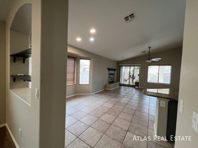 Building Photo - 3028 S Elinore Dr