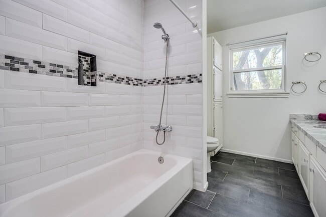 Building Photo - 12458 Woodthorpe Ln