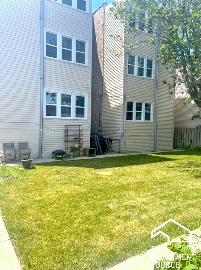 Building Photo - 2937 N Fairfield Ave