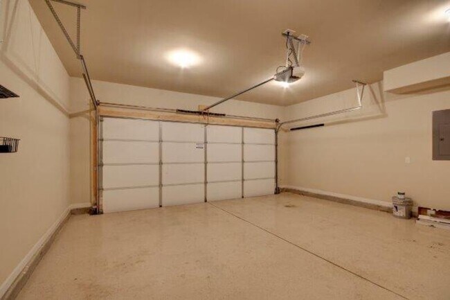 Building Photo - 3373 Wiser Dr