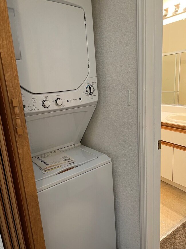 Building Photo - 2598 Oak Rd