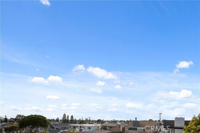 Building Photo - 720 Poinsettia Ave