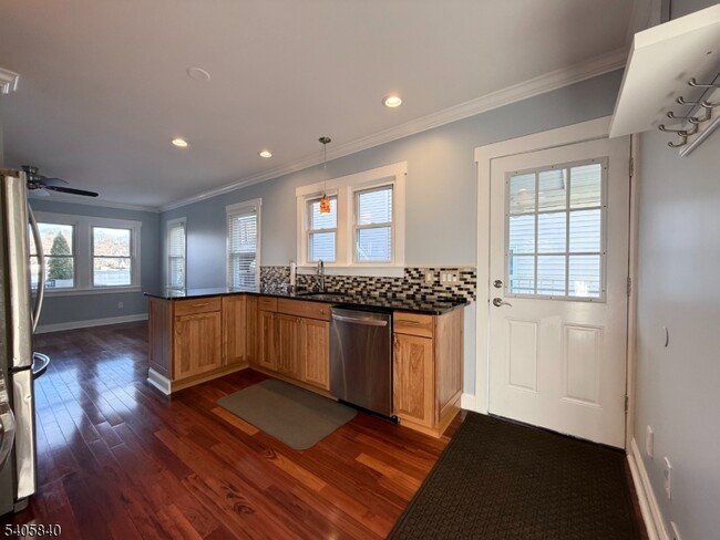 Building Photo - 40 W Shore Rd