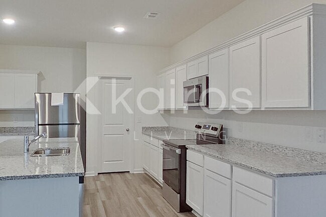 Building Photo - 653 Castillo Dr