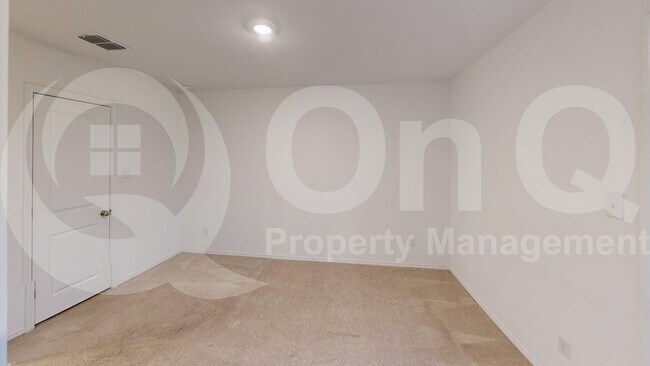 Building Photo - 204 Thresher Ln