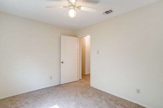 Building Photo - One side of 2 story duplex available-  3 b...
