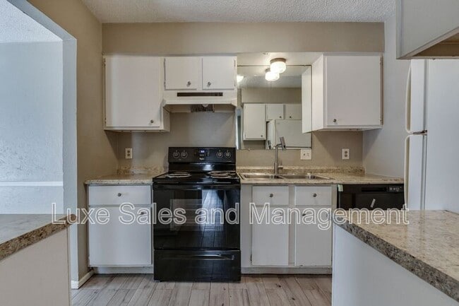 Building Photo - 6048 NW Expressway