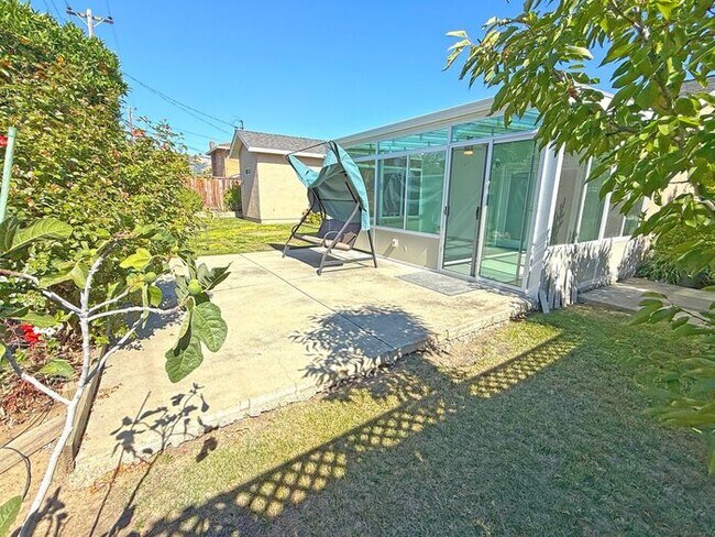 Building Photo - 2535 Hebron Ave