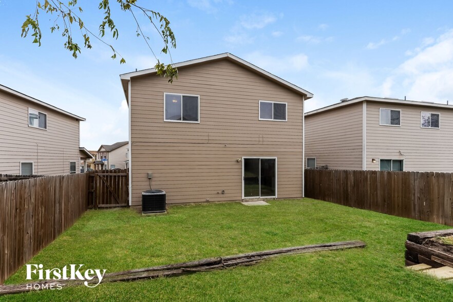 Building Photo - 111 Quince Flower