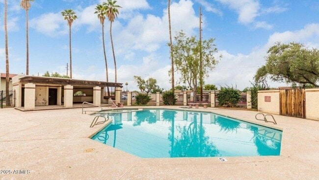 Building Photo - 2121 W Union Hills Dr