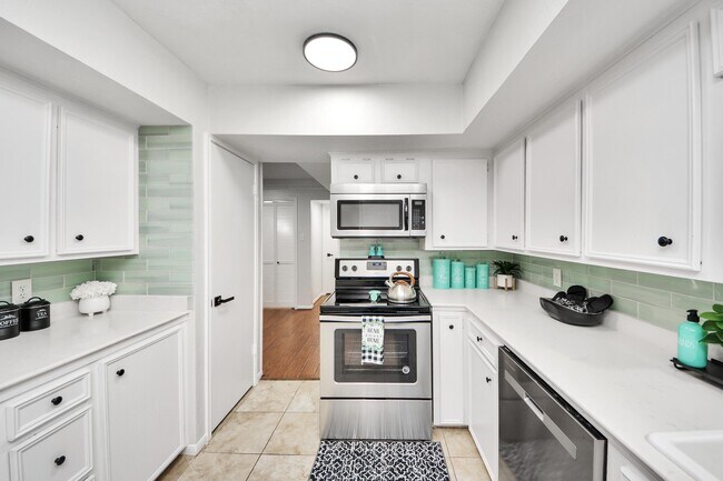 Building Photo - 18209 Vinland Dr