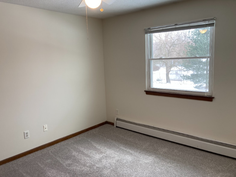 Building Photo - 488 60th St SE